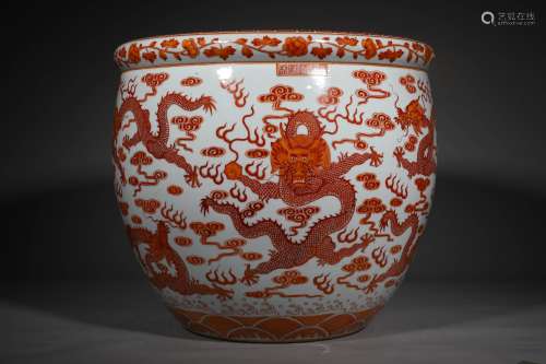A QING DYNASTY IRON-RED DRAGON GRAIN PAINTING JAR