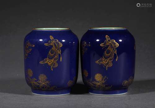 A PAIR OF JI BLUE GOLD DRWAING WASHIERS