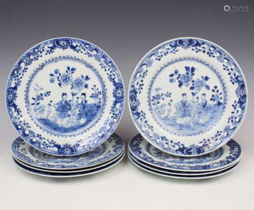 Acht Chinese porseleinen blauw wit borden