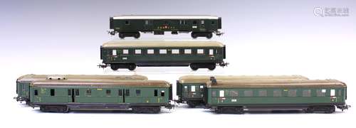 Drie Marklin Duitse 346/1 tweede klas wagons, een Duitse 346...