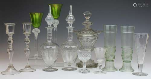 Een collectie glaswerk en kristal w.o. drinkglazen