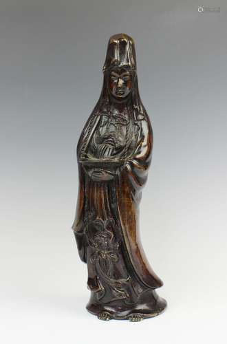 Een gebronsd Chinese Guanyin