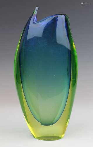 Een vintage Murano Sommerso 'Arte Nuova' glazen vaas