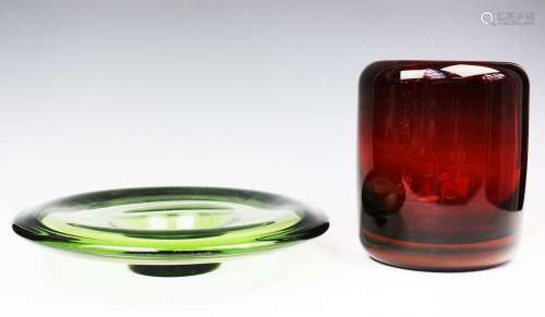 Een Leerdam glazen schaal en vaas, ontwerp A.D. Copier en Fl...