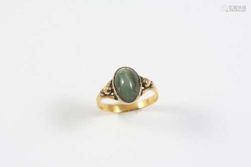 A CHRYSOBERYL CAT'S-EYE SINGLE STONE RING set with an oval c...