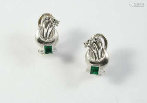 A PAIR OF EMERALD AND DIAMOND CLIP EARRINGS each earring mou...