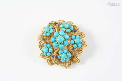 AN 18CT GOLD, TURQUOISE AND SAPPHIRE BROOCH of flowerhead fo...
