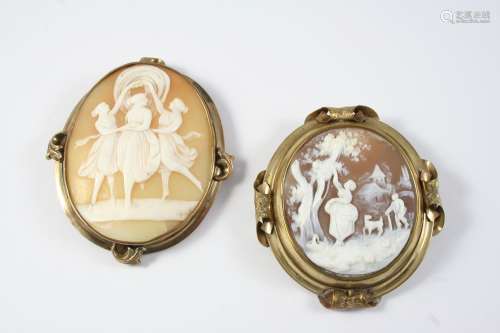 A CARVED SHELL CAMEO BROOCH depicting The Three Graces, in a...