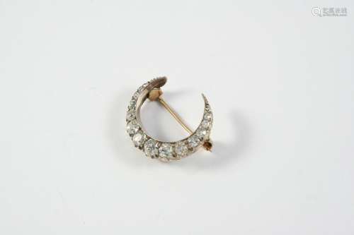 A VICTORIAN DIAMOND CRESCENT BROOCH set with graduated old c...