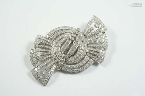 AN ART DECO DIAMOND DOUBLE CLIP BROOCH set overall with circ...