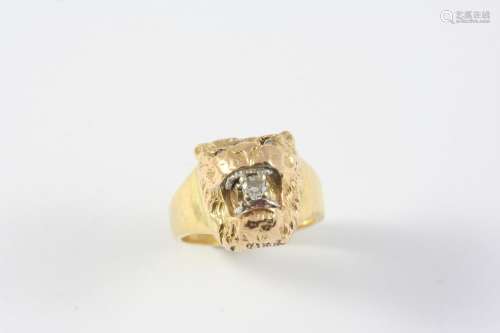A GOLD AND DIAMOND LION MASK RING realistically formed, with...