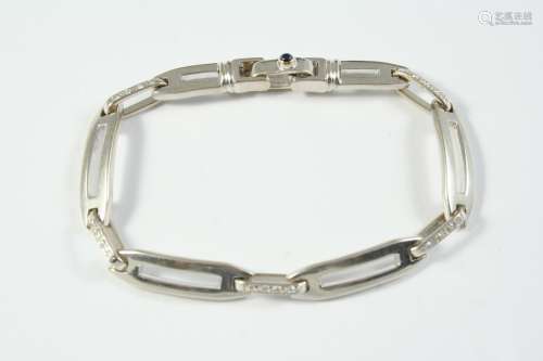 A DIAMOND AND PLATINUM BRACELET mounted alternately with ova...