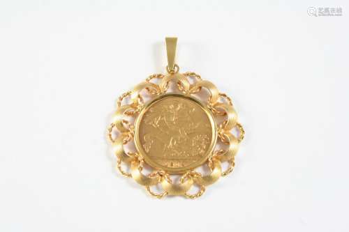 A GOLD HALF SOVEREIGN 1914, in a 9ct gold pendant mount, tot...