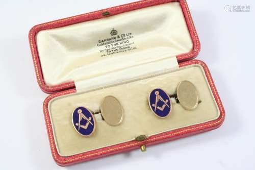 A PAIR OF MASONIC ENAMEL AND GOLD CUFFLINKS of oval shape, i...