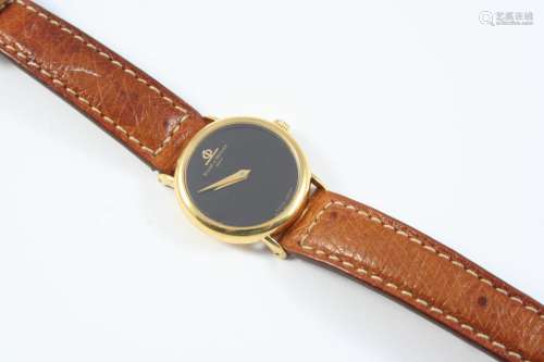 A LADY'S GOLD WRISTWATCH BY BAUME & MERCIER with signed blac...