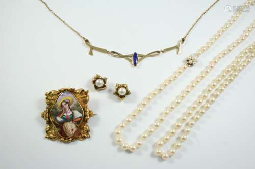 A QUANTITY OF JEWELLERY including two cultured pearl necklac...