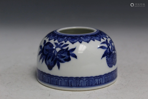 Chinese Blue and White Porcelain Water Coupe. Qianlong