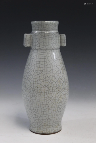 Chinese crackle glazed porcelain vase.