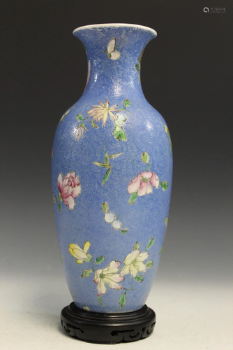 Chinese Famille Rose Porcelain Vase. Early 20th