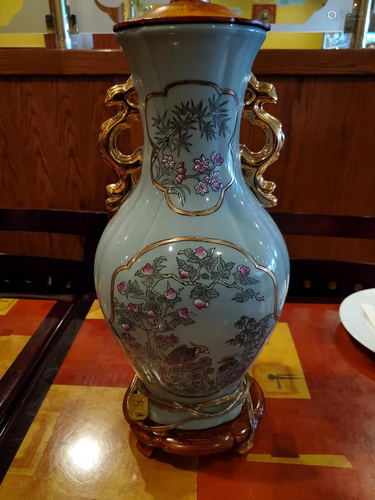 Chinese porcelain vase lamp.