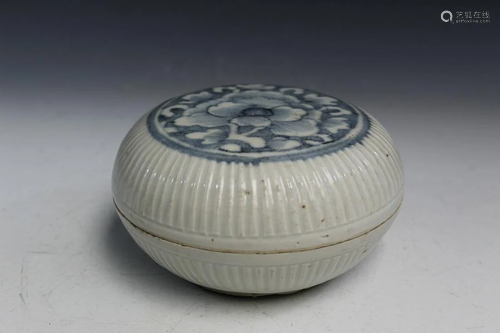 Chinese Blue and White Porcelain Box. Ming period.