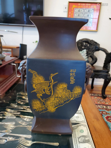 Chinese pottery vase.