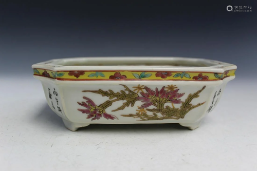 Chinese Famille Rose Porcelain Bulb Dish