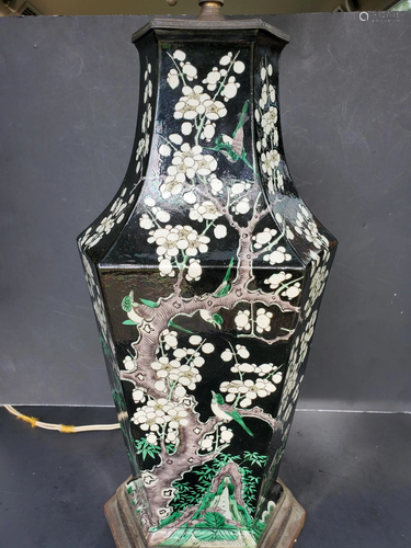 Chinese porcelain vase lamp.