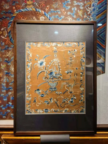 Qing Dynasty Embroidery Hanged Screen