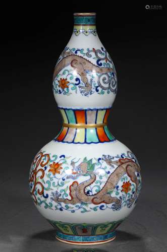 A QING DYNASTY CLASHING COLOR DRAGON GRAIN GOURD BOTTLE