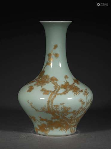 A QING DYNASTY CELADON-GLAZED GOLD DRAWING PINE BAMBOO AND P...