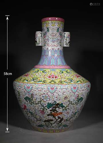 A QING DYNASTY FAMILLE ROSE FLOWER JAR-SHAPED VASE