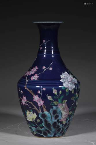 A QING DYNASTY BLUE GLAZE FLOWER ORNAMENTAL VASE