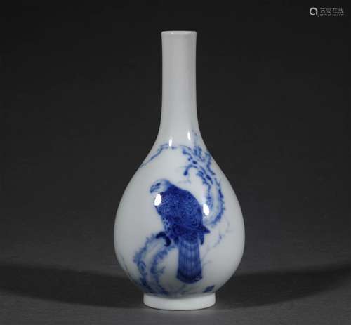 A MINGUO BLUE AND WHITE GOSHAWK GALLIPOT BOTTLE