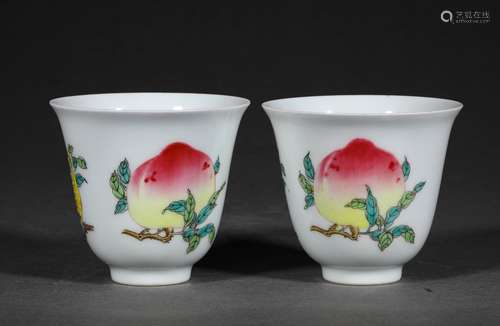 A PAIR OF FAMILLE ROSE SAN DUO CUPS