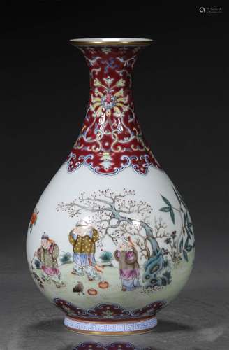 A QING DYNASTY FAMILLE ROSE CHILD PLAY PATTERN BOTTLE