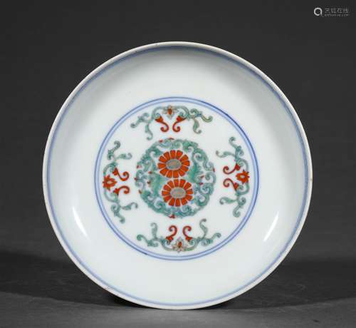 A QING DYNASTY CLASHING COLOR FLOWER PLATE