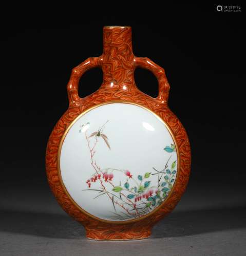 A QING DYNASTY IRON-RED FAMILLE ROSE FLAT BOTTLE