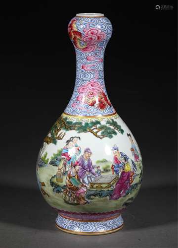 A QING DYNASTY FAMILLE ROSE FIGURE GARLIC BOTTLE