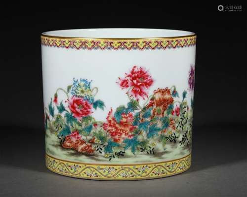 A QING DYNASTY FAMILLE ROSE FLOWER BRUSH POT