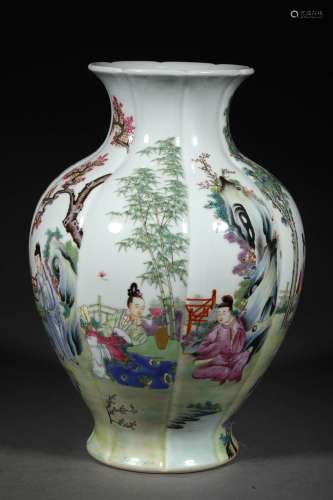 A QING DYNASTY FAMILLE ROSE STORY FIGURE MELON VASE
