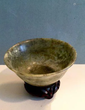 Chinese Jade Bowl w/ stand, Qing Dynasty