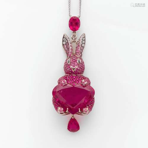 LYDIA COURTEILLE AMUSANT PENDENTIF LAPIN ROSE En or gris, pa...