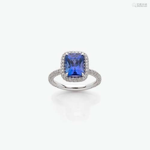 BAGUE En or gris, sertie d'une belle tanzanite rectangulaire...