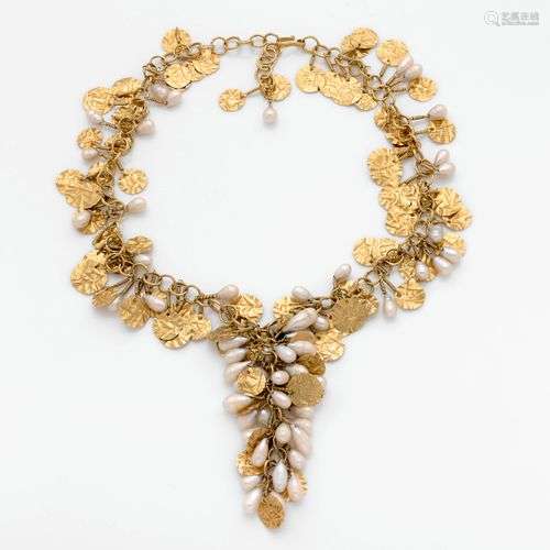 COLLIER SAUTOIR En feuillage d'or jaune et gouttes de perles...