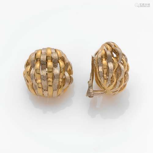 PAIRE DE CLIPS D'OREILLES En boules tressées d'or jaune et d...