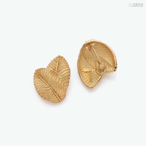 CLIPS D'OREILLES En feuilles d'or jaune ciselé. Dimensions :...