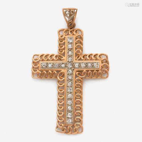 PENDENTIF CROIX En fils enroulés d’or jaune entourant une cr...