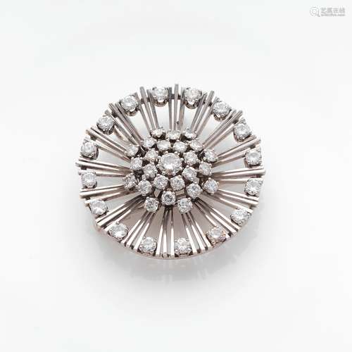 BROCHE PENDENTIF ROSACE En fils d'or gris sertie de diamants...