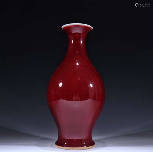清代   郎窯紅釉素紋橄欖瓶